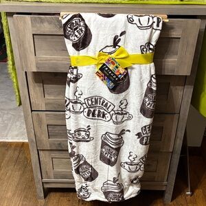 NEW DESIGN! FRIENDS CENTRAL PERK COFFEE Throw Blanket NWT